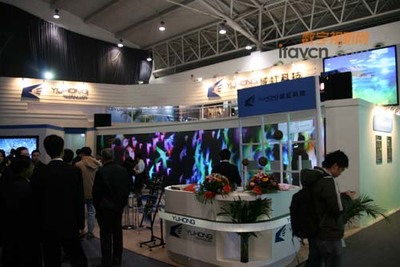 成都域虹光學(xué)背投幕高調(diào)亮相InfoComm